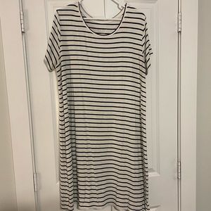 Liz Lange Maternity T-Shirt Dress Size XL- Cream with Black Stripes